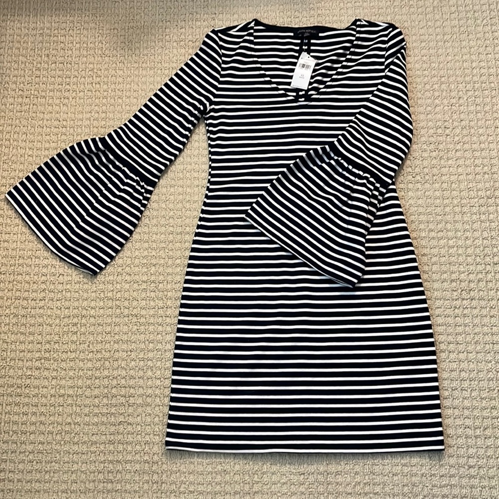 Banana Republic Petite XS Bell Sleeve Black and White Dress